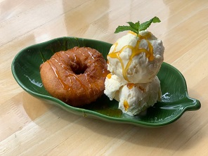 Pineapple Fritter with Ice-Cream (2 scoops) - Click Image to Close